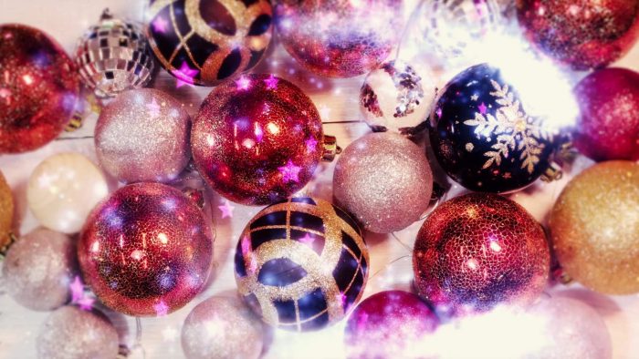 Xmas Ornaments Unveil – Elegant Bauble Swing MOGRT Template for Premiere Pro